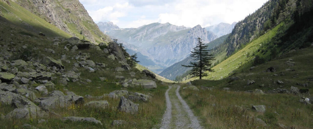 Sentiero alpino Valle Stura vicino Casa Arpaouza