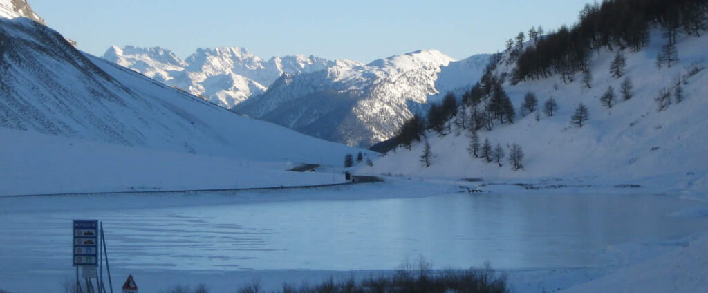 Paesaggio invernale Valle Stura, sci e neve